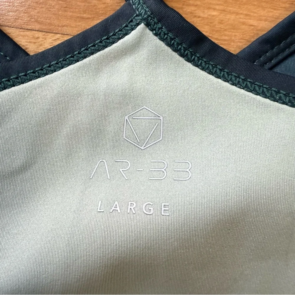 AR-33 Zion Hunter‎ Green Yoga Sports Bra Size Large Strappy Back Athletic